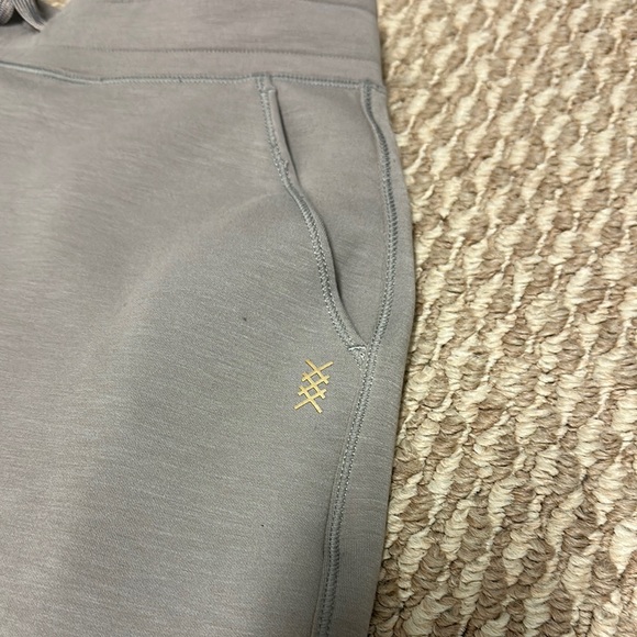 Women’s Rhône DreamGlow Jogger, XS in sand color - Picture 2 of 3